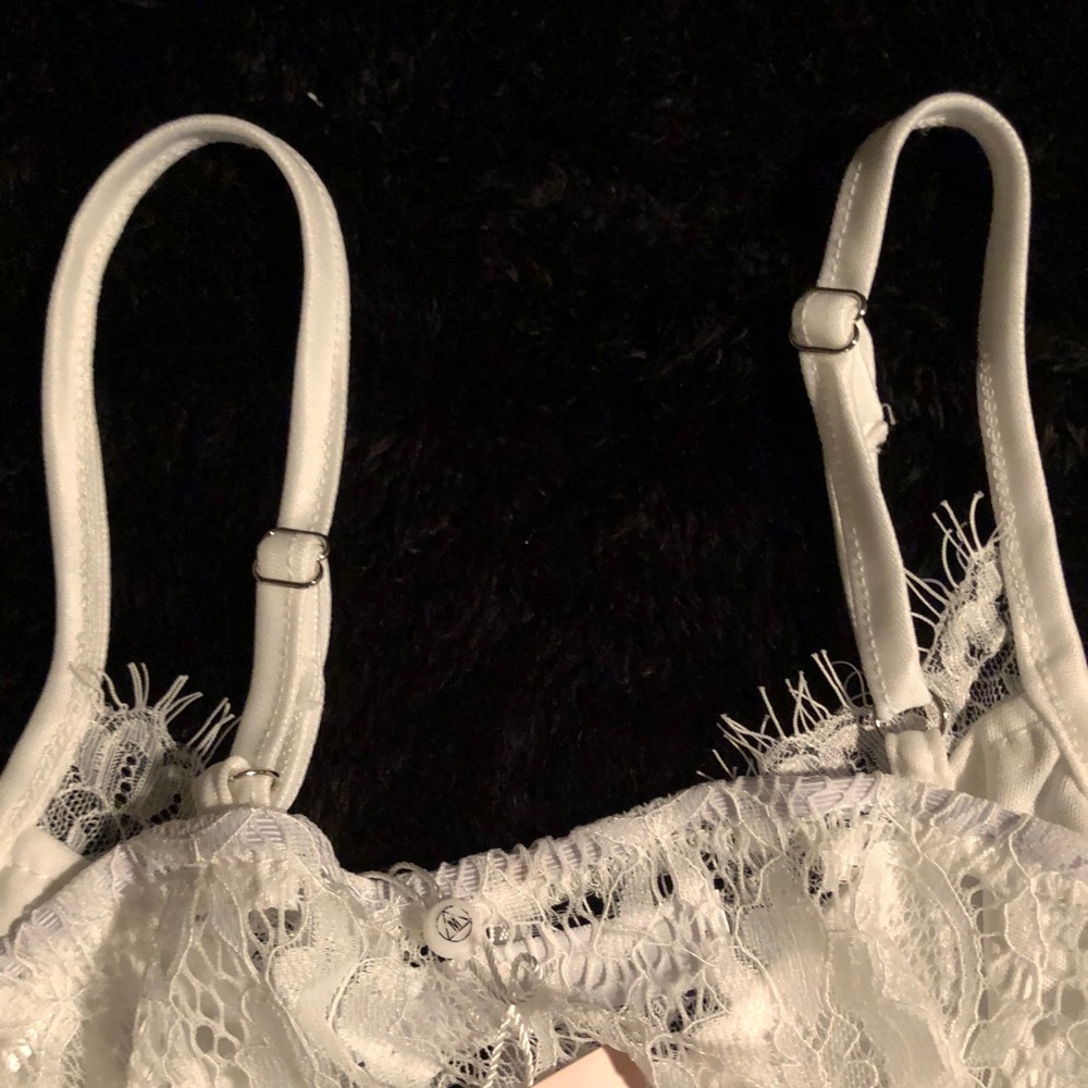 Missguided White Lace Bodysuit - Picture 3 of 5